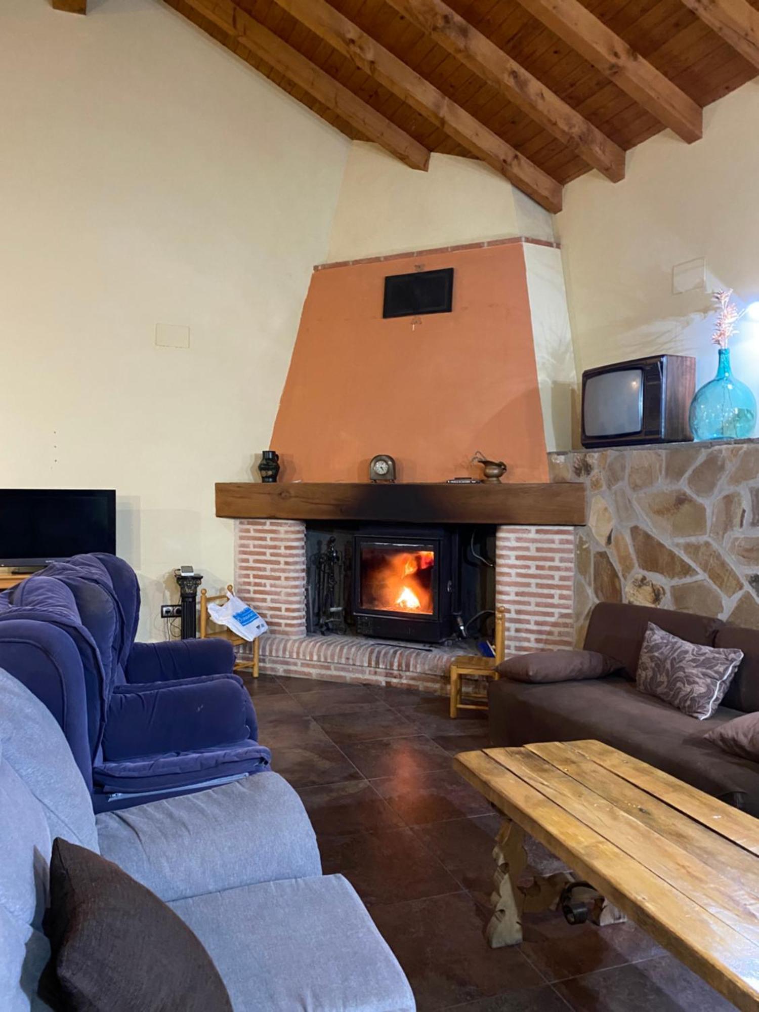 Higueras Y Olivos Villa Candeleda Ngoại thất bức ảnh